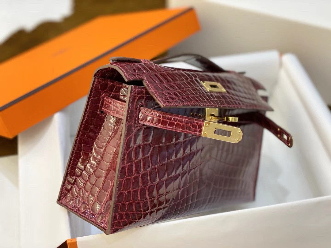 Hermès Shiny  Bordeaux  Alligator Kelly Pochette Gold Hardware Hermes