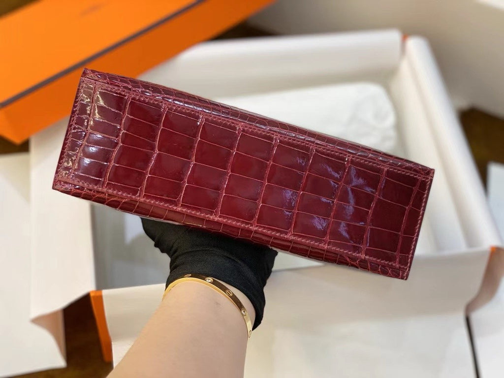 Hermès Shiny  Bordeaux  Alligator Kelly Pochette Gold Hardware Hermes
