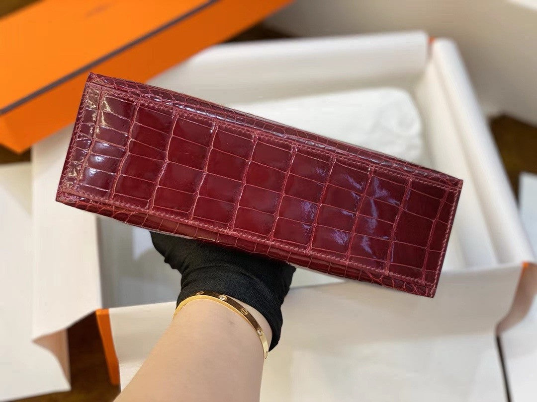 Hermès Shiny  Bordeaux  Alligator Kelly Pochette Gold Hardware Hermes