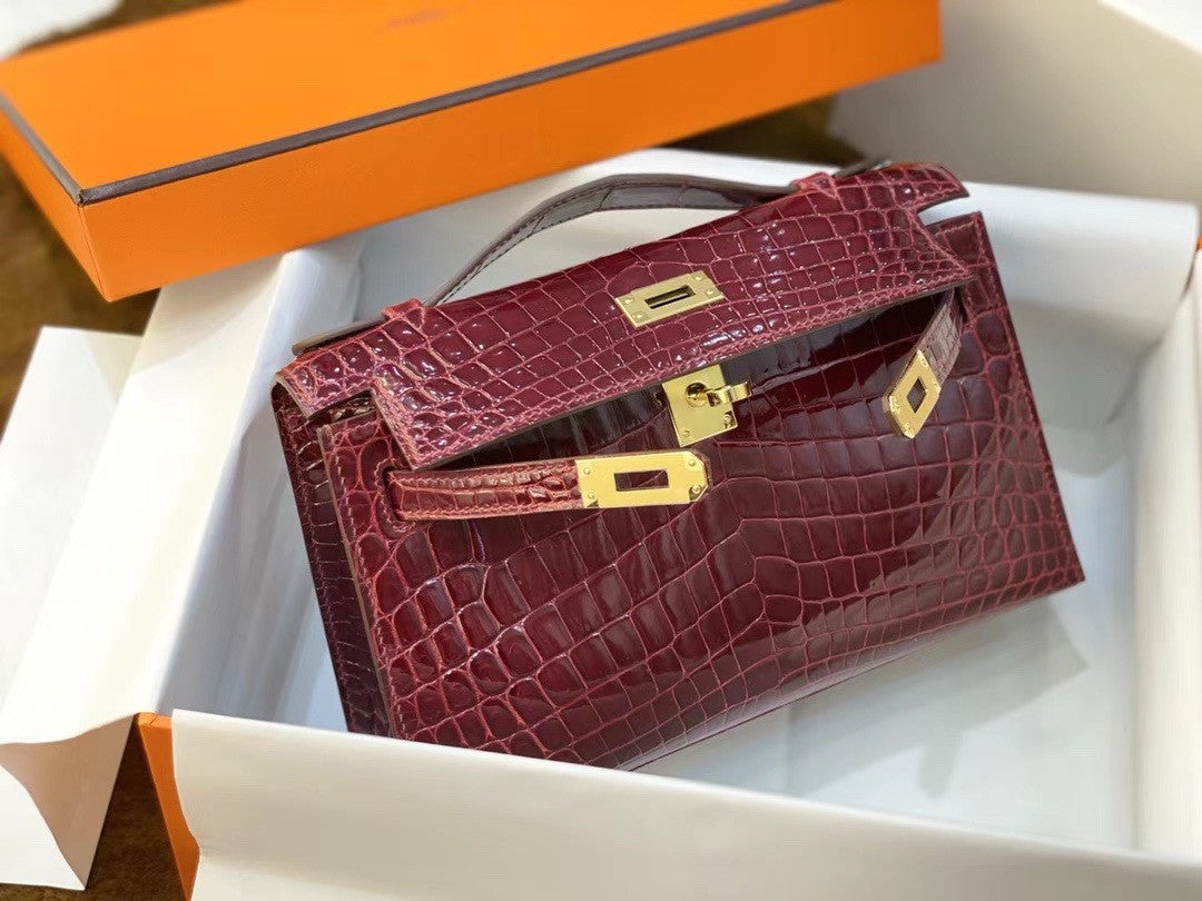 Hermès Shiny  Bordeaux  Alligator Kelly Pochette Gold Hardware Hermes