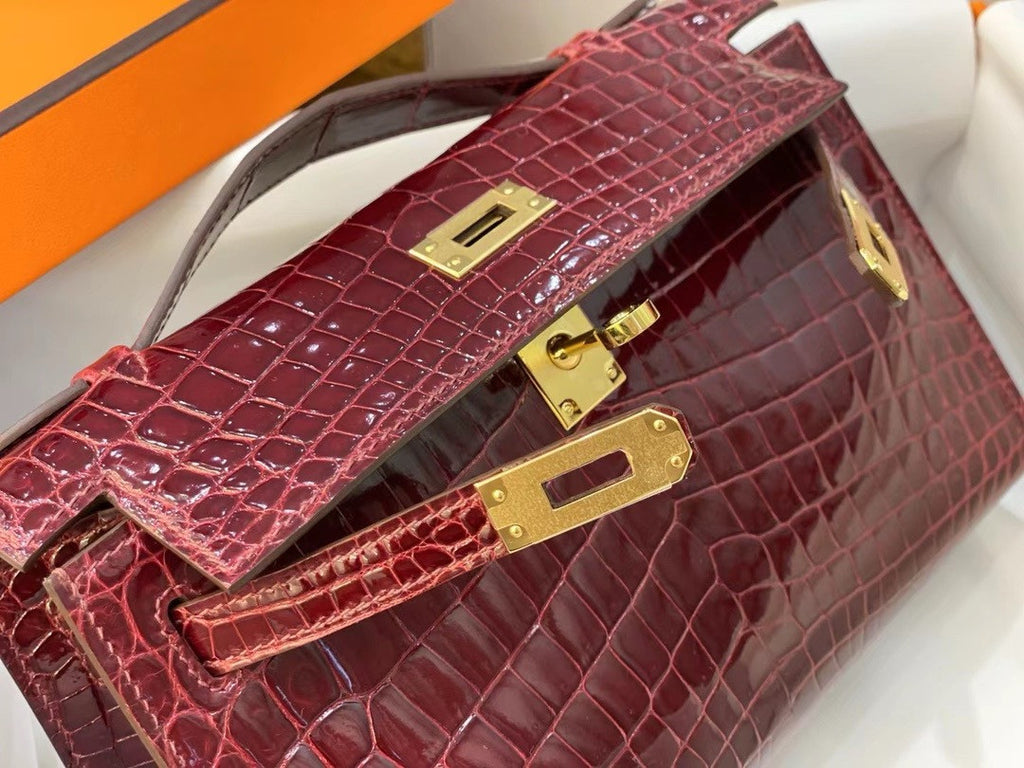 Hermès Shiny  Bordeaux  Alligator Kelly Pochette Gold Hardware Hermes