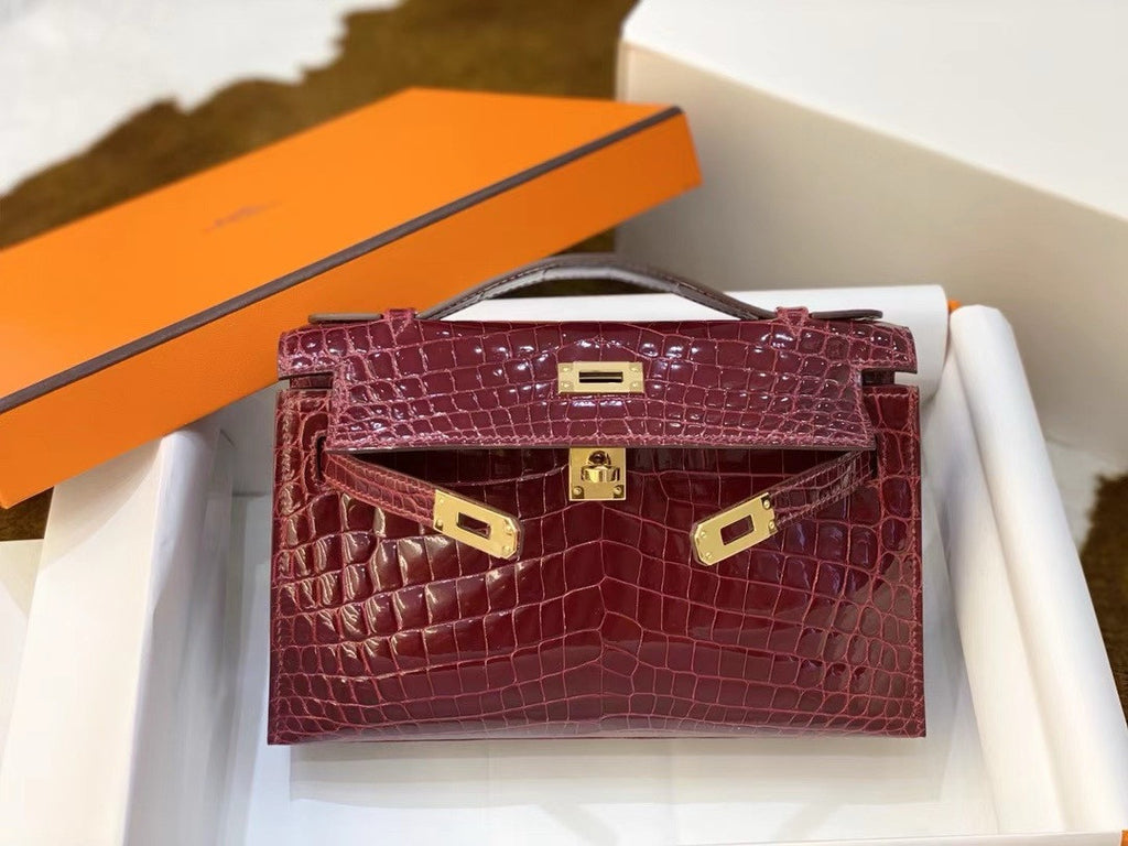 Hermès Shiny  Bordeaux  Alligator Kelly Pochette Gold Hardware Hermes