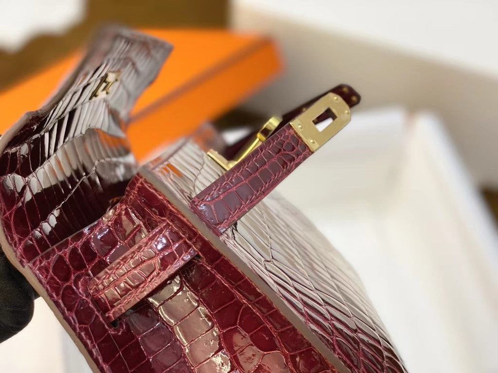 Hermès Shiny  Bordeaux  Alligator Kelly Pochette Gold Hardware Hermes