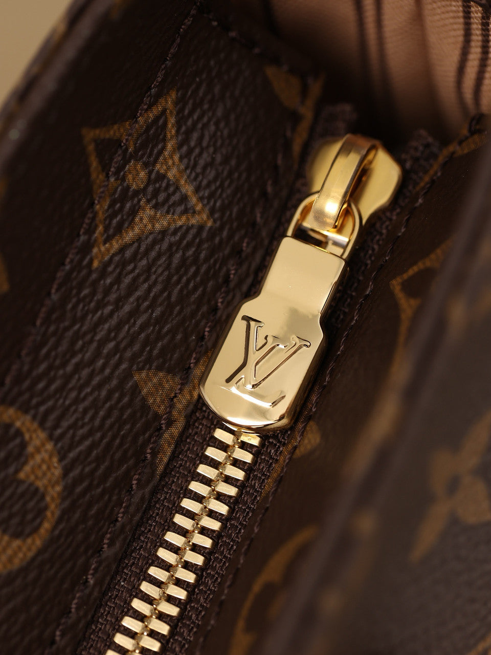 Louis Vuitton M12095 Piano