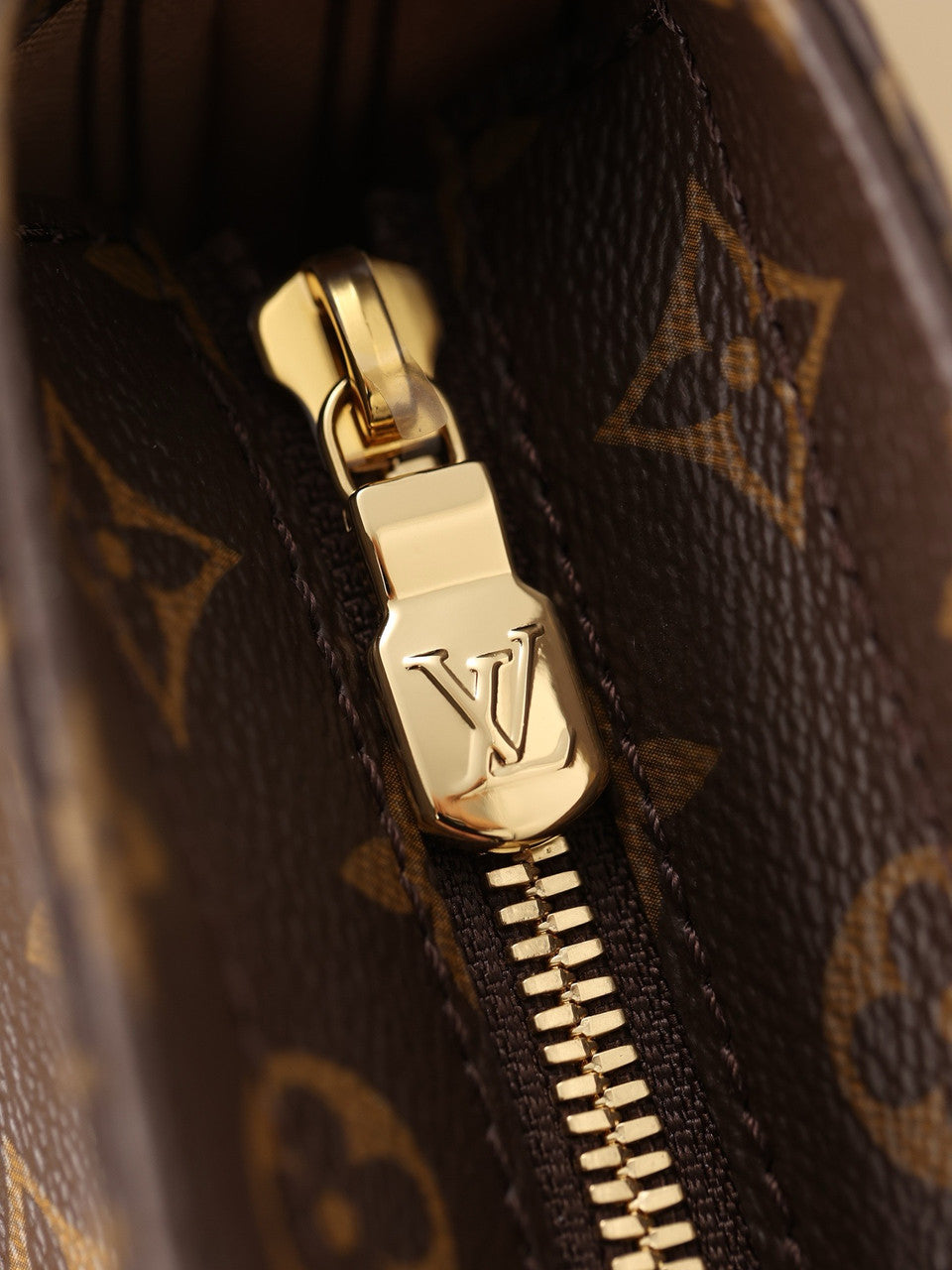 Louis Vuitton M12095 Piano