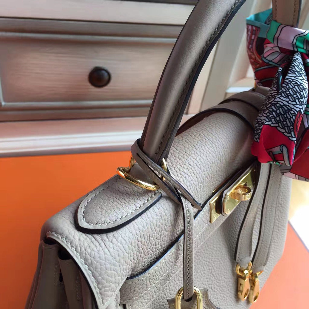 Hermes Gris Touterelle Kelly 28 cm Togo Gold Hardware