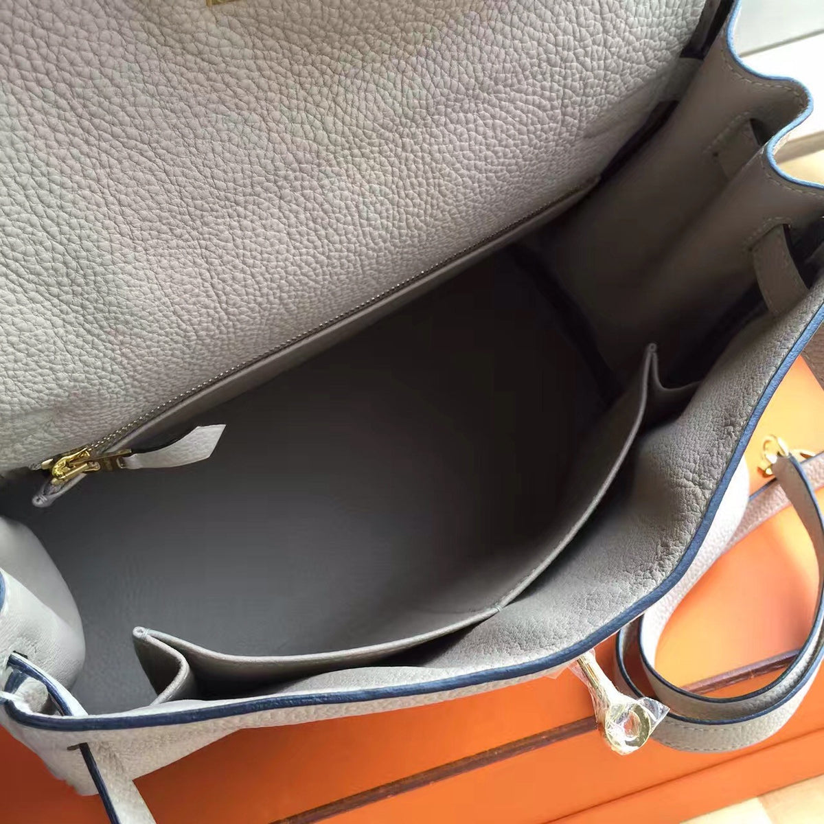 Hermes Gris Touterelle Kelly 28 cm Togo Gold Hardware