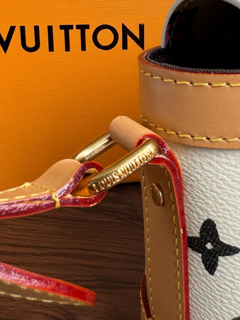Louis Vuitton  M3346 Envelope Wearable Wallet