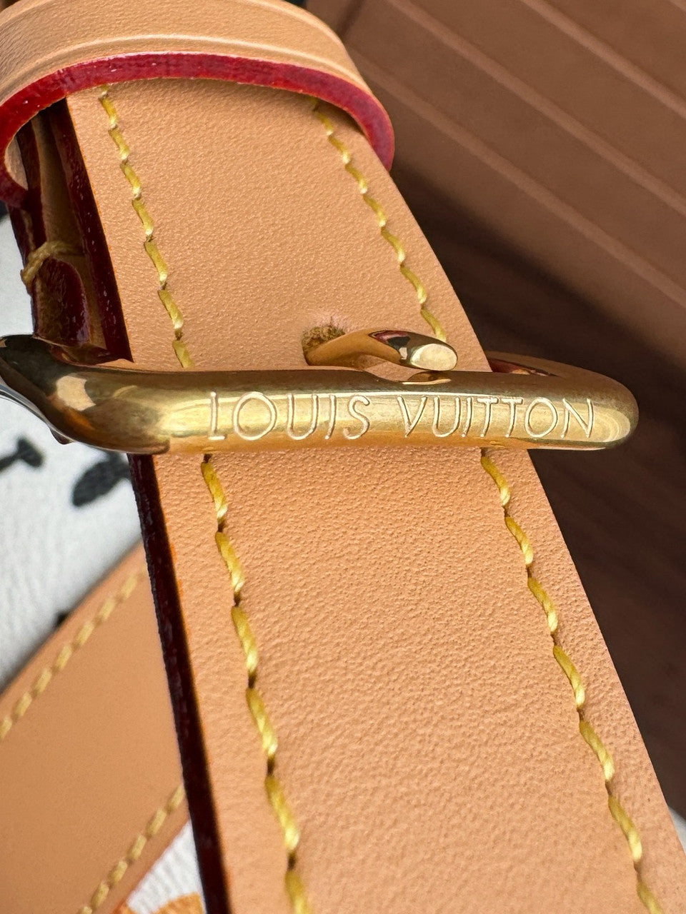 Louis Vuitton  M3346 Envelope Wearable Wallet