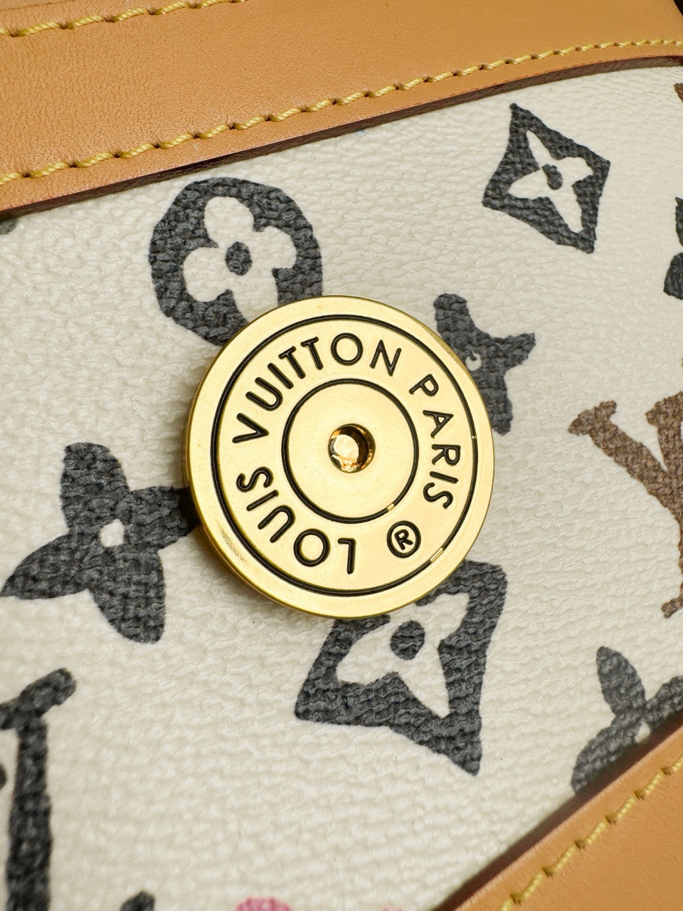 Louis Vuitton  M3346 Envelope Wearable Wallet
