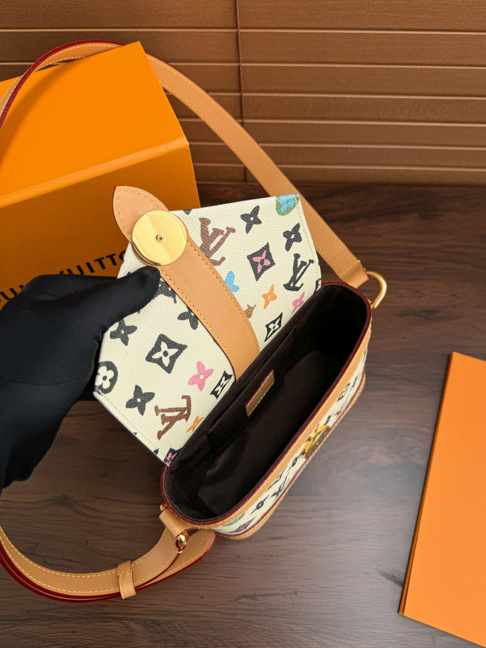 Louis Vuitton  M3346 Envelope Wearable Wallet