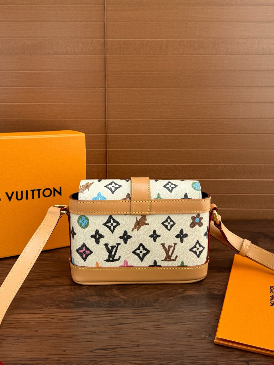 Louis Vuitton  M3346 Envelope Wearable Wallet