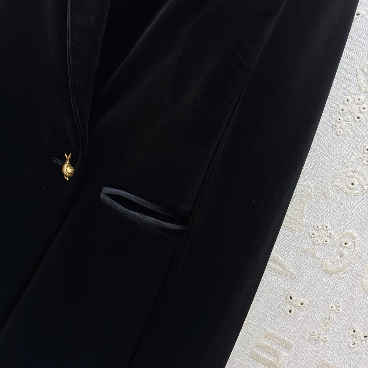 Schiaparelli Black Velvet Tailored Blazer with Keyhole Plaque Schiaparelli