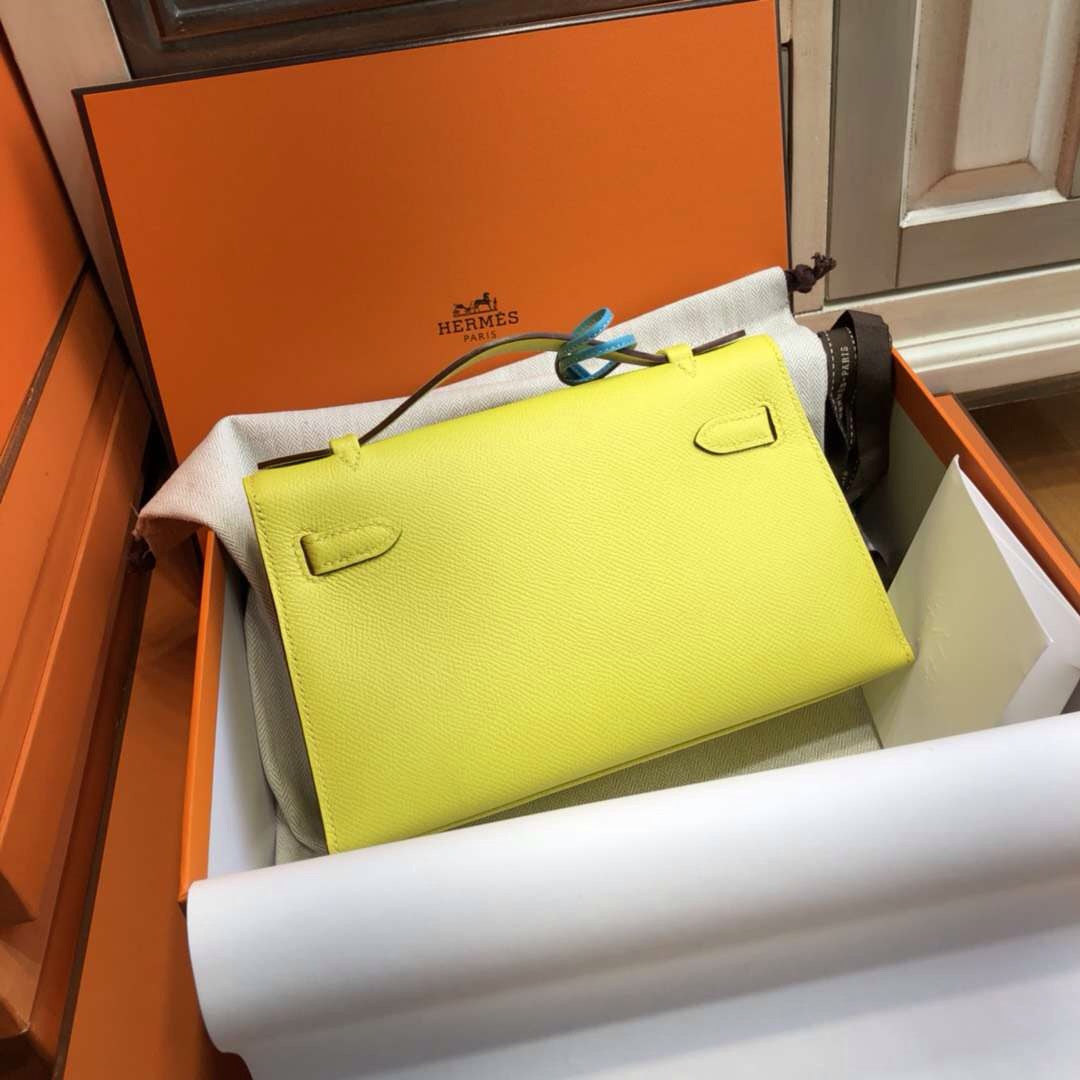 Hermès 9R Lime  Mini Kelly Pochette Epsom leather Gold hardware