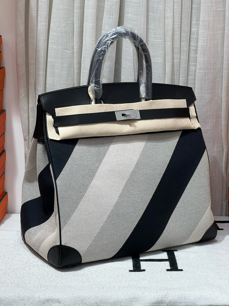 HERMÈS Limited Edition Haut à Courroies 40 HAC handbag in Black and White Evercolor leather and Toile H Canvas with Palladium hardware Hermes
