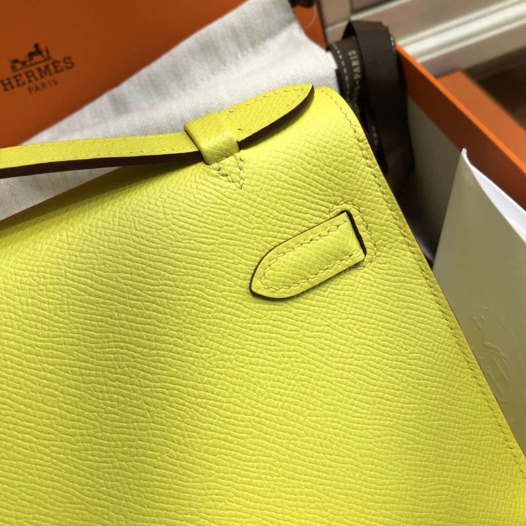 Hermès 9R Lime  Mini Kelly Pochette Epsom leather Gold hardware