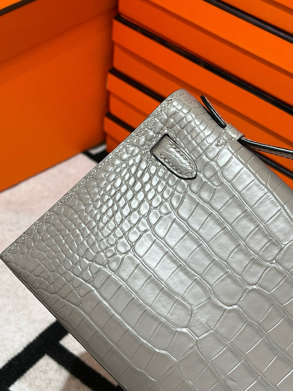 Hermès Shiny Gris Tourterelle Alligator Kelly Pochette