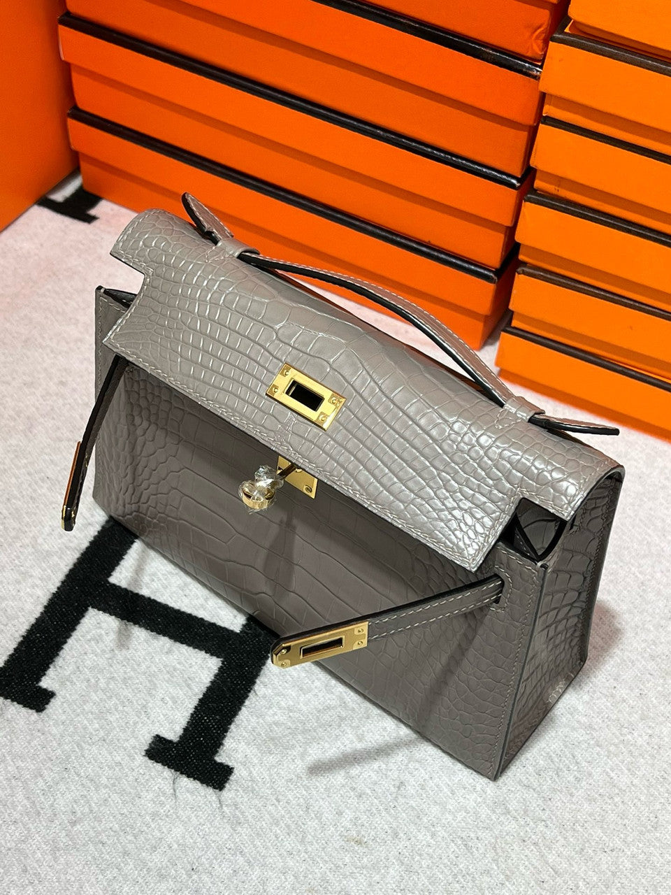 Hermès Shiny Gris Tourterelle Alligator Kelly Pochette