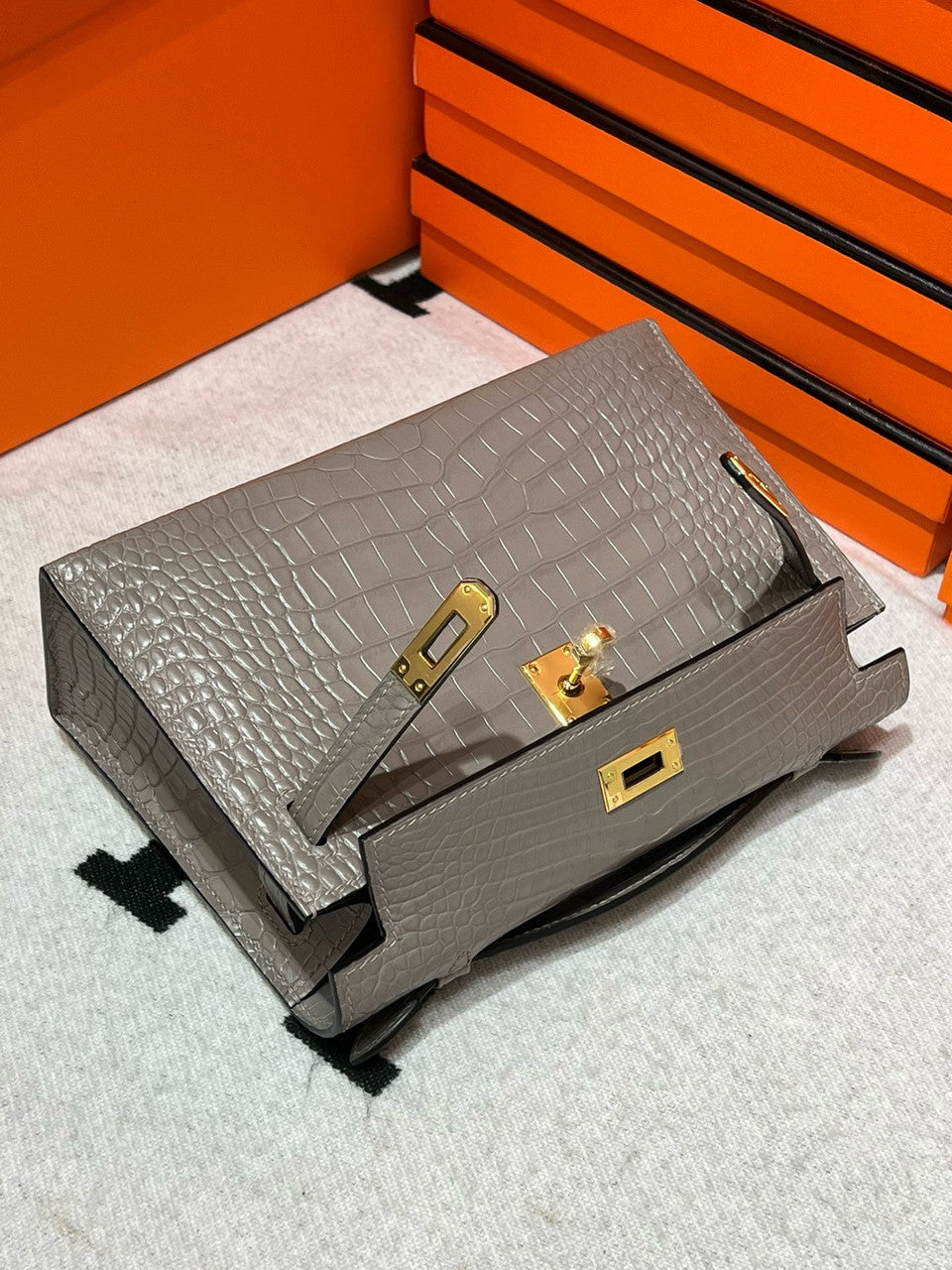 Hermès Shiny Gris Tourterelle Alligator Kelly Pochette