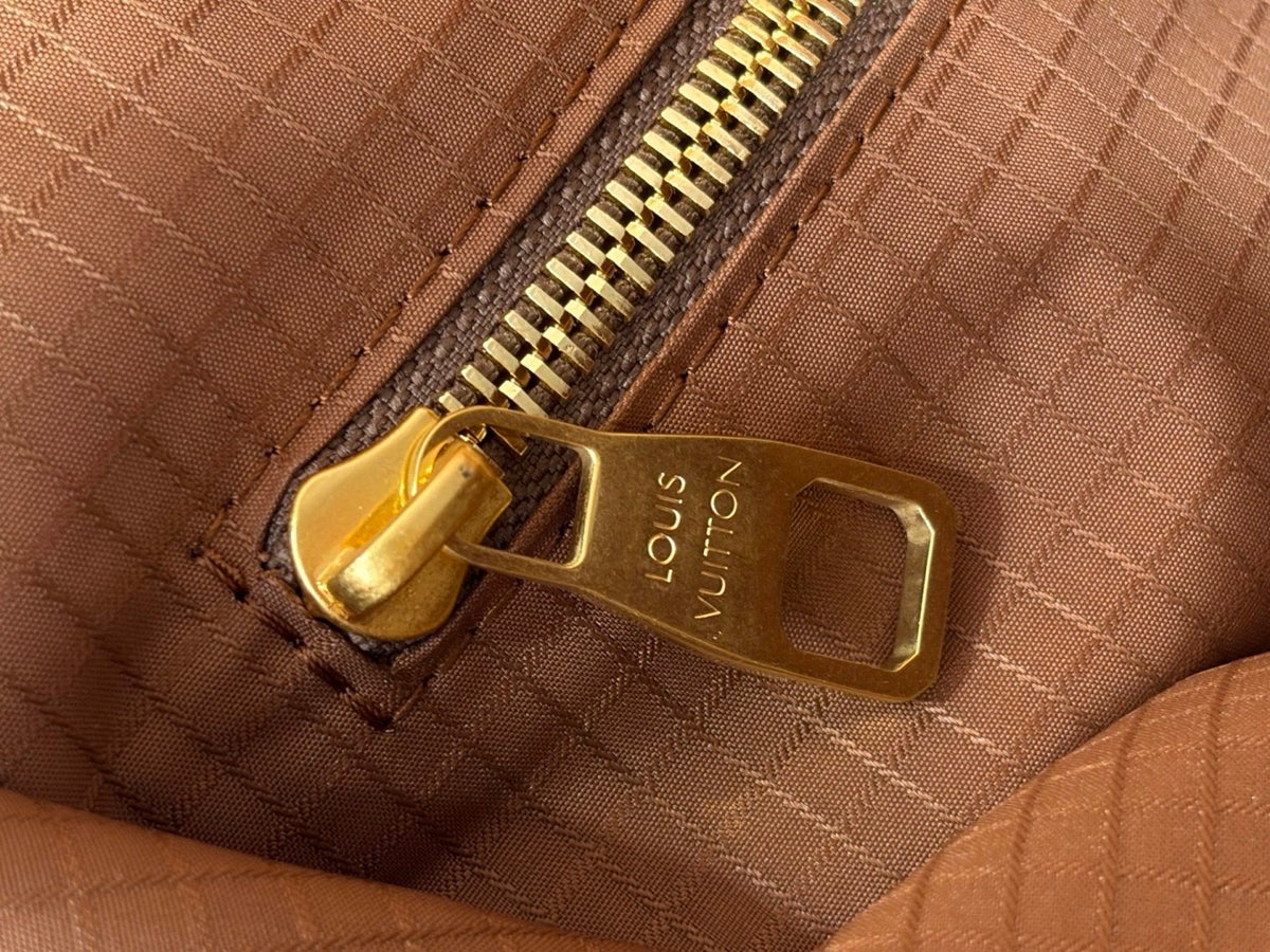 LV Jet Lag Bag MM - interior zipper pull detail