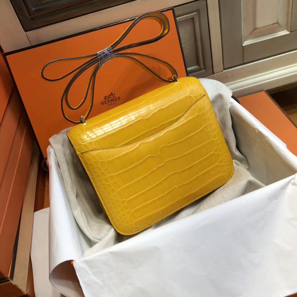 Hermes  9V Sun Yellow Constance Alligator Crocodile 18cm Gold Hardware