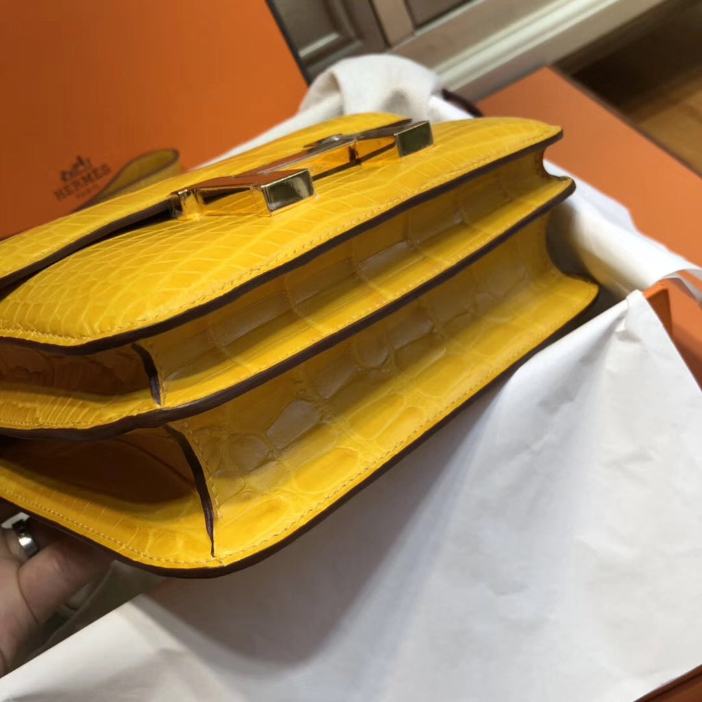 Hermes  9V Sun Yellow Constance Alligator Crocodile 18cm Gold Hardware