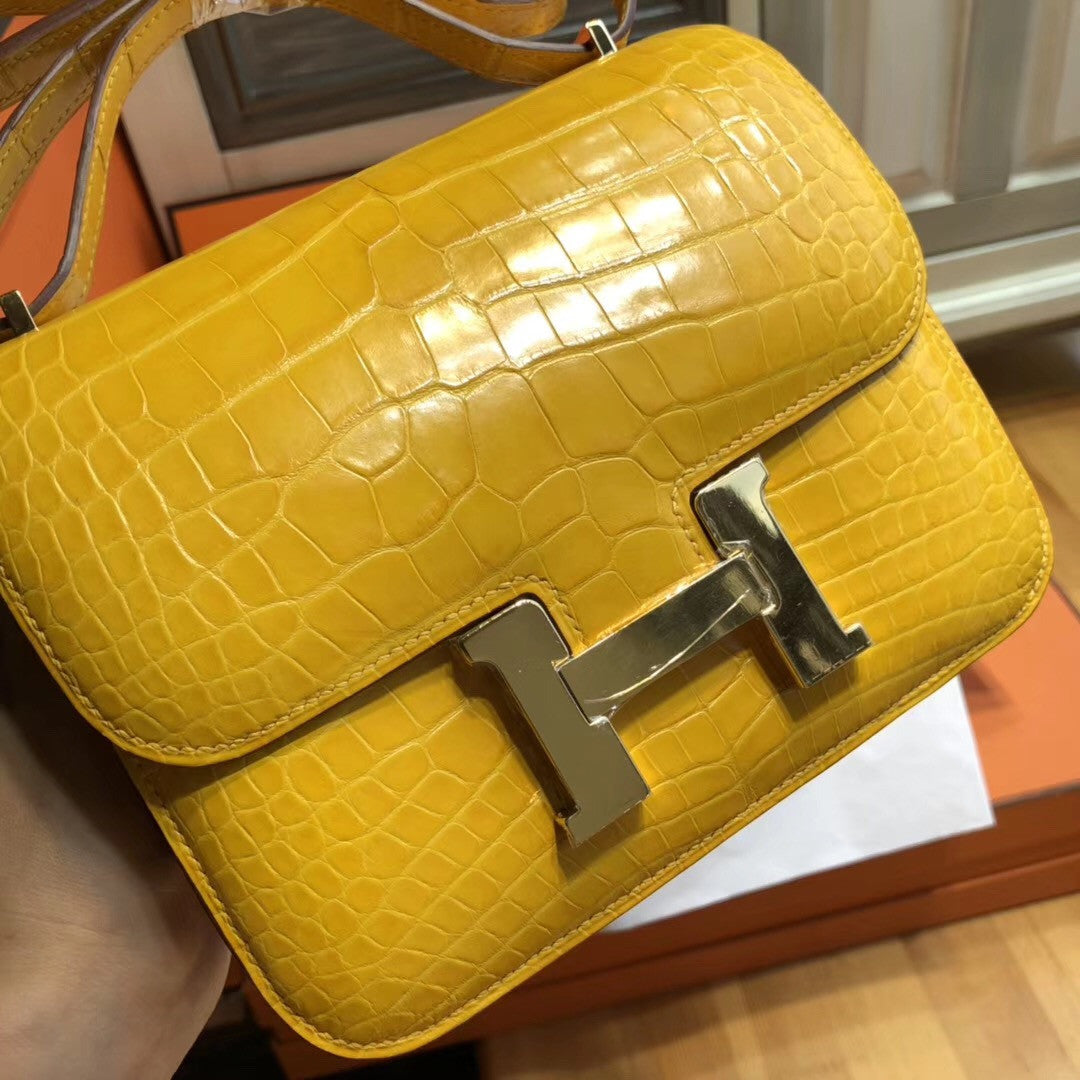 Hermes  9V Sun Yellow Constance Alligator Crocodile 18cm Gold Hardware