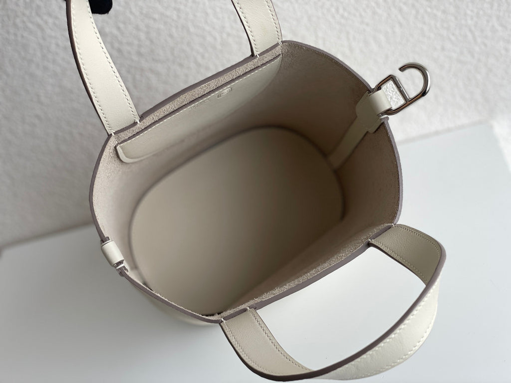 Hermes In-The-Loop 18 Bag Craie