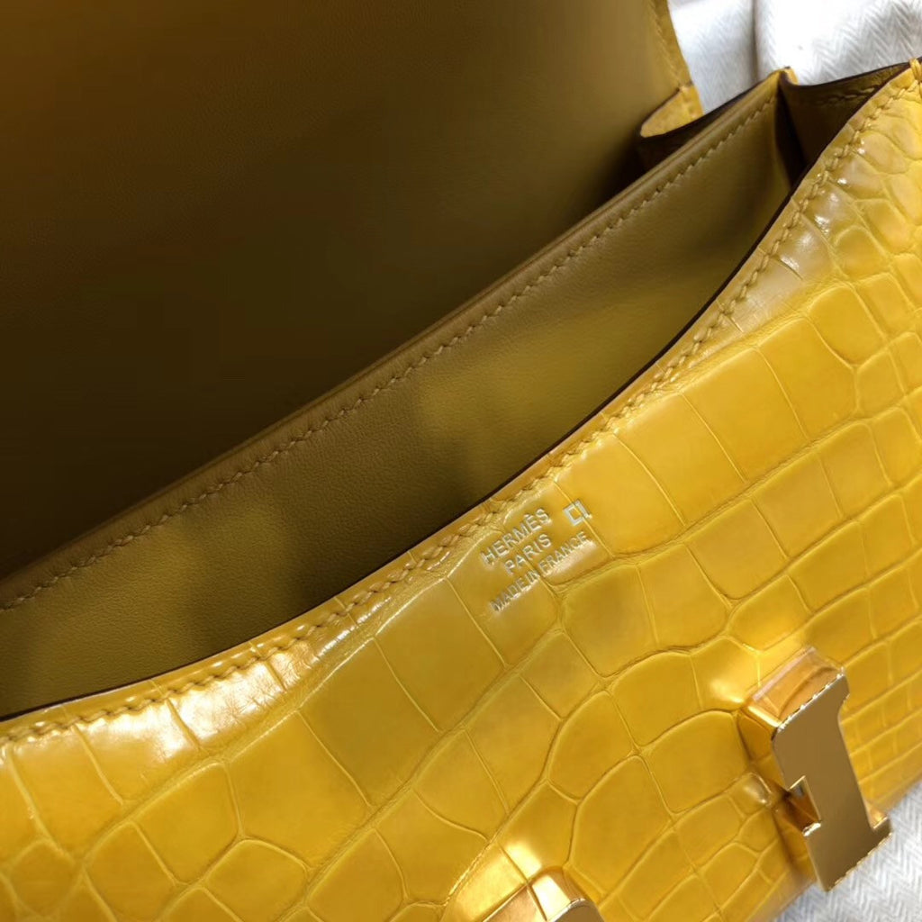 Hermes  9V Sun Yellow Constance Alligator Crocodile 18cm Gold Hardware