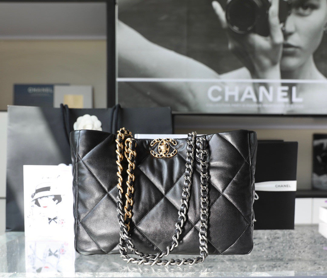 CHANEL 19 SHOPPING BAG FW2022/23