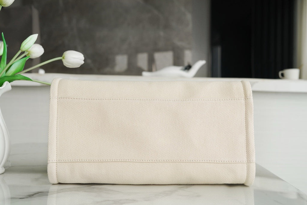 Chanel LARGE TOTE WITH PEARL