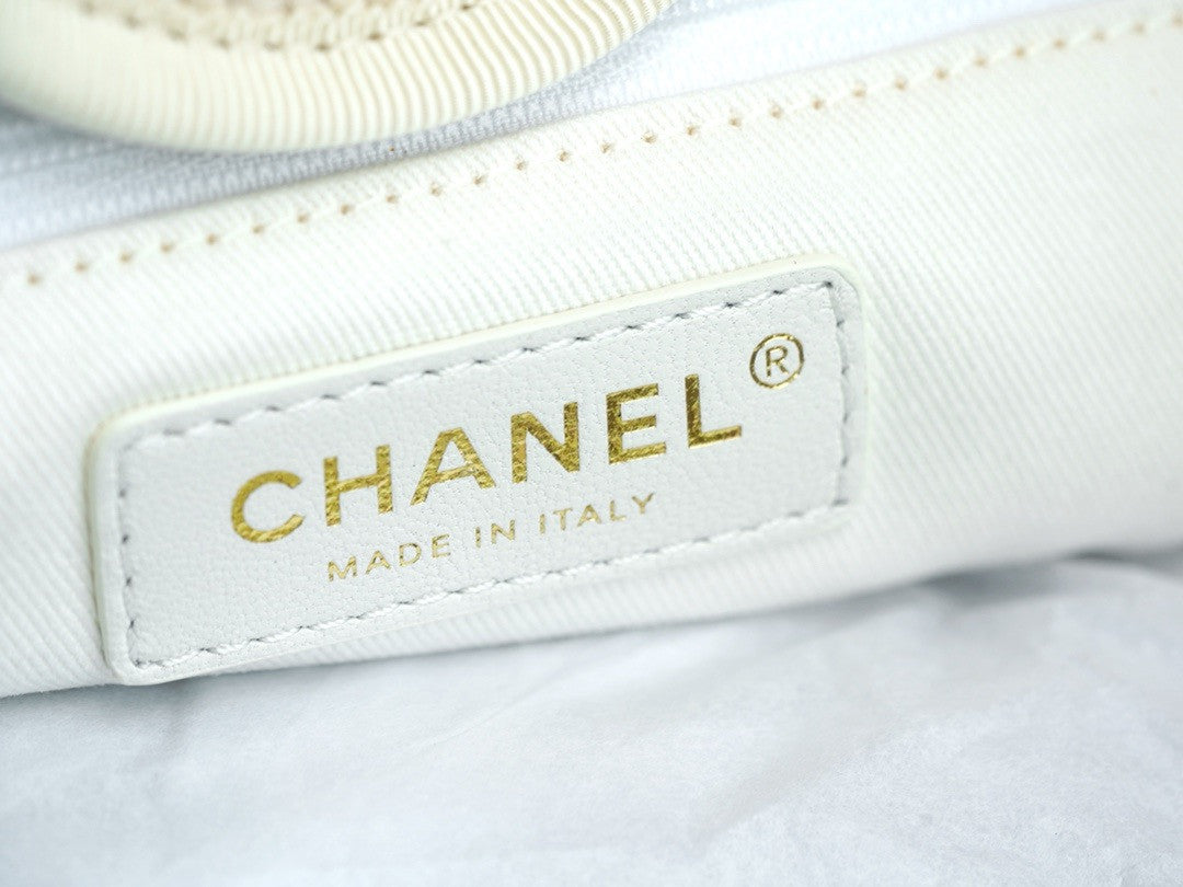 Chanel LARGE TOTE WITH PEARL