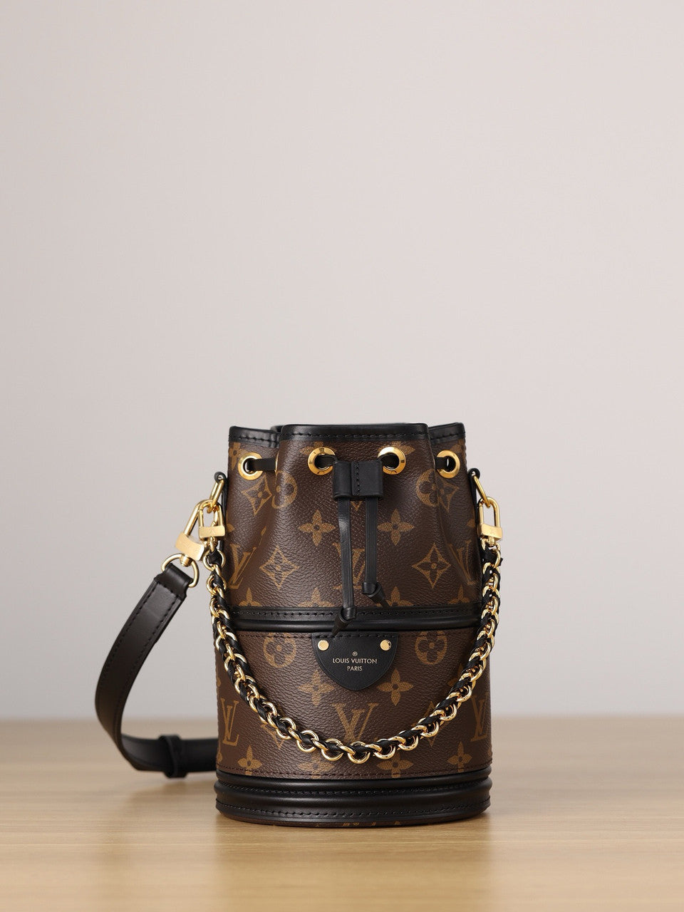 Louis Vuitton 83480 Canoé Bucket Bag