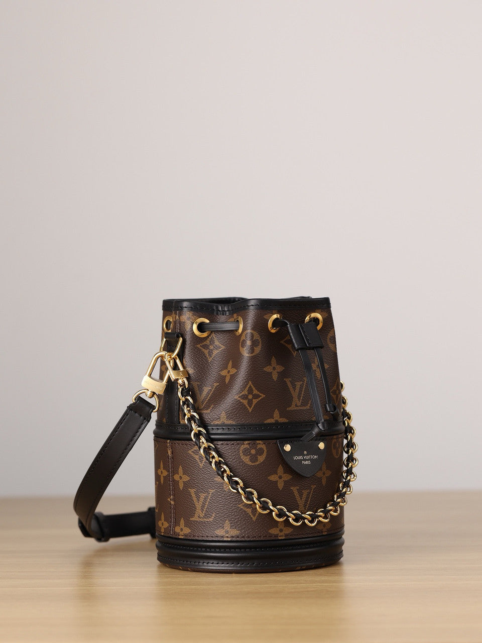 Louis Vuitton 83480 Canoé Bucket Bag