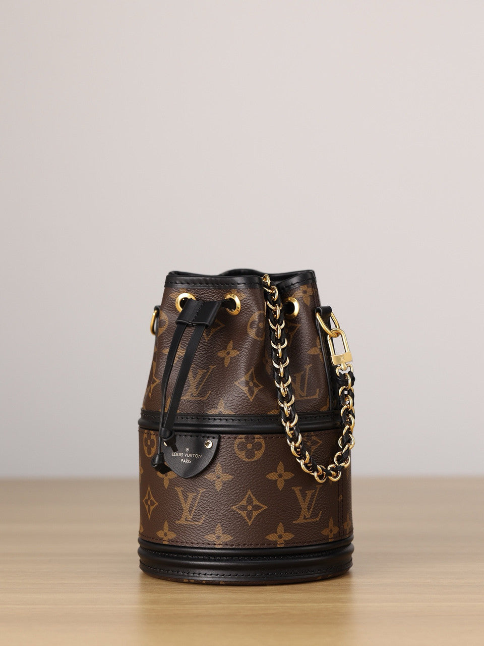 Louis Vuitton 83480 Canoé Bucket Bag
