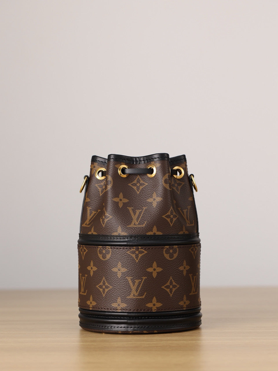 Louis Vuitton 83480 Canoé Bucket Bag