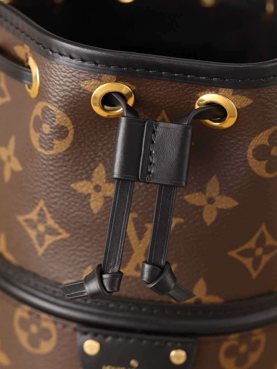 Louis Vuitton 83480 Canoé Bucket Bag