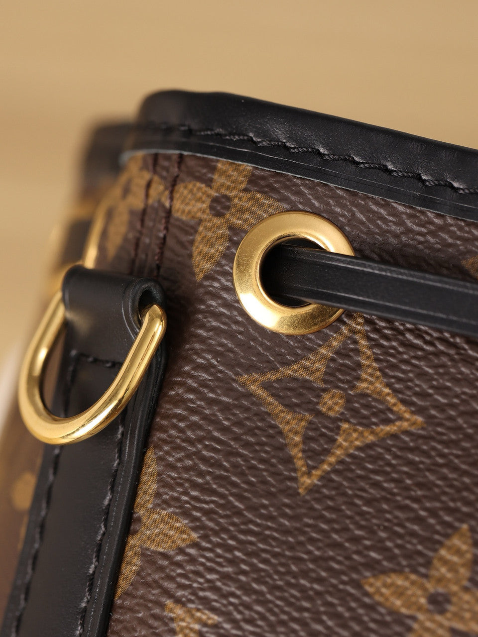 Louis Vuitton 83480 Canoé Bucket Bag