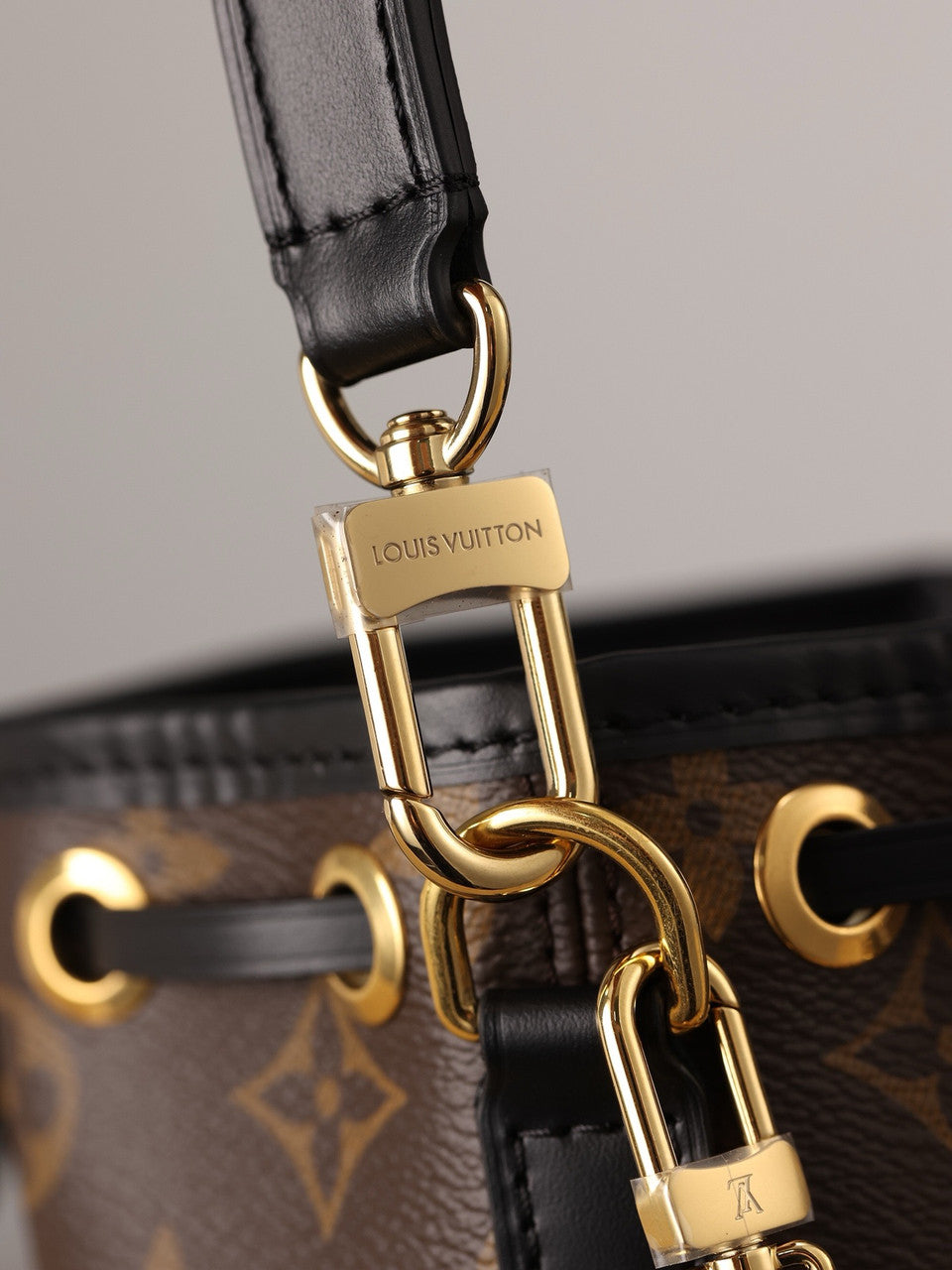 Louis Vuitton 83480 Canoé Bucket Bag