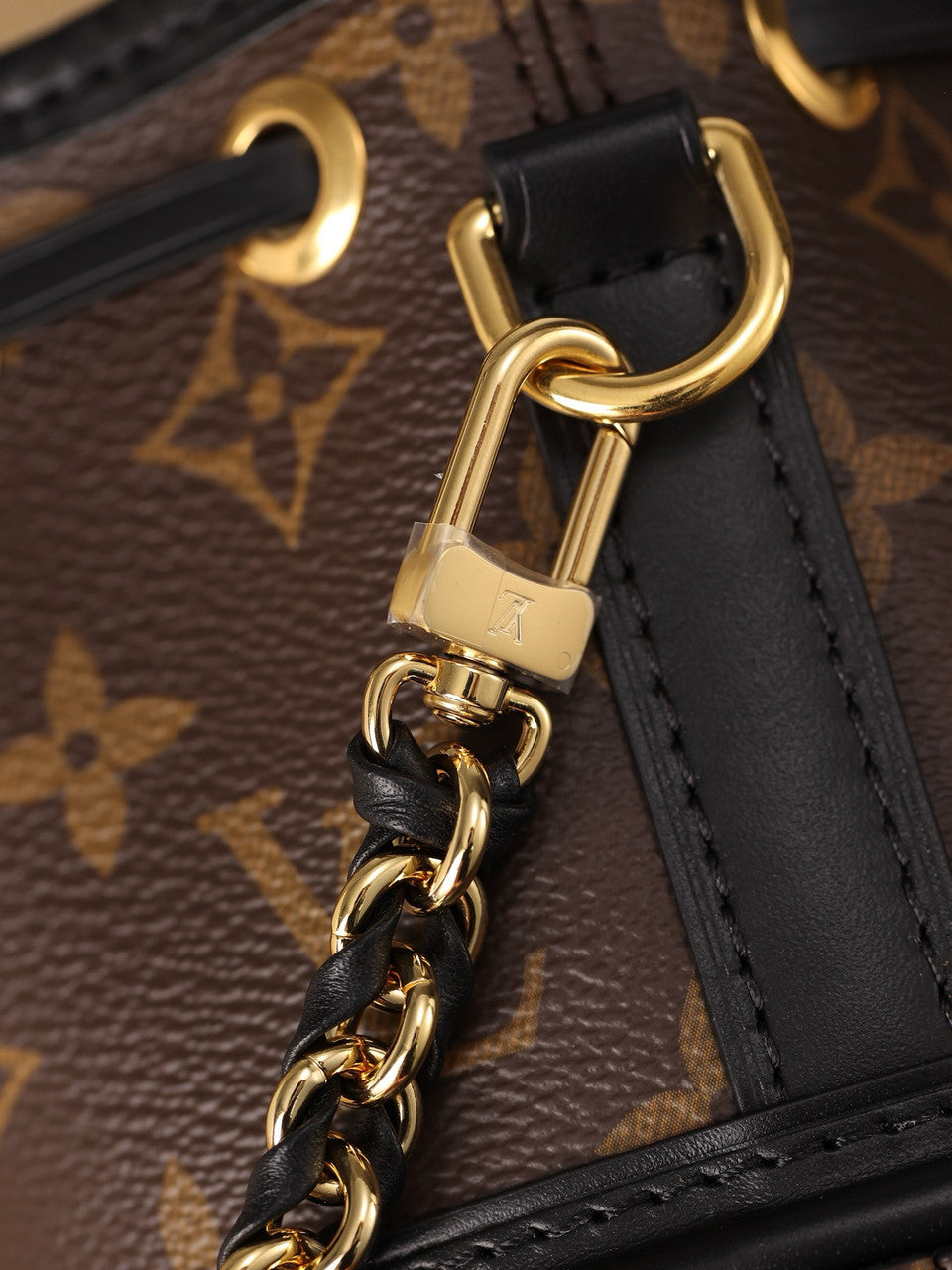 Louis Vuitton 83480 Canoé Bucket Bag