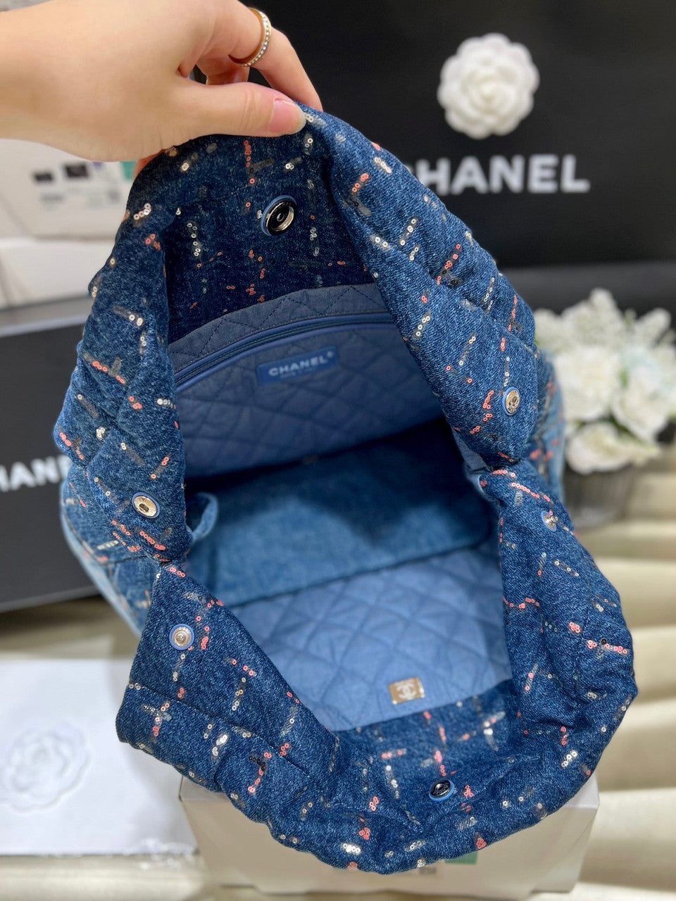 CHANEL Haut  Couture 22 HANDBAG Glittered Denim Medium AW 2023