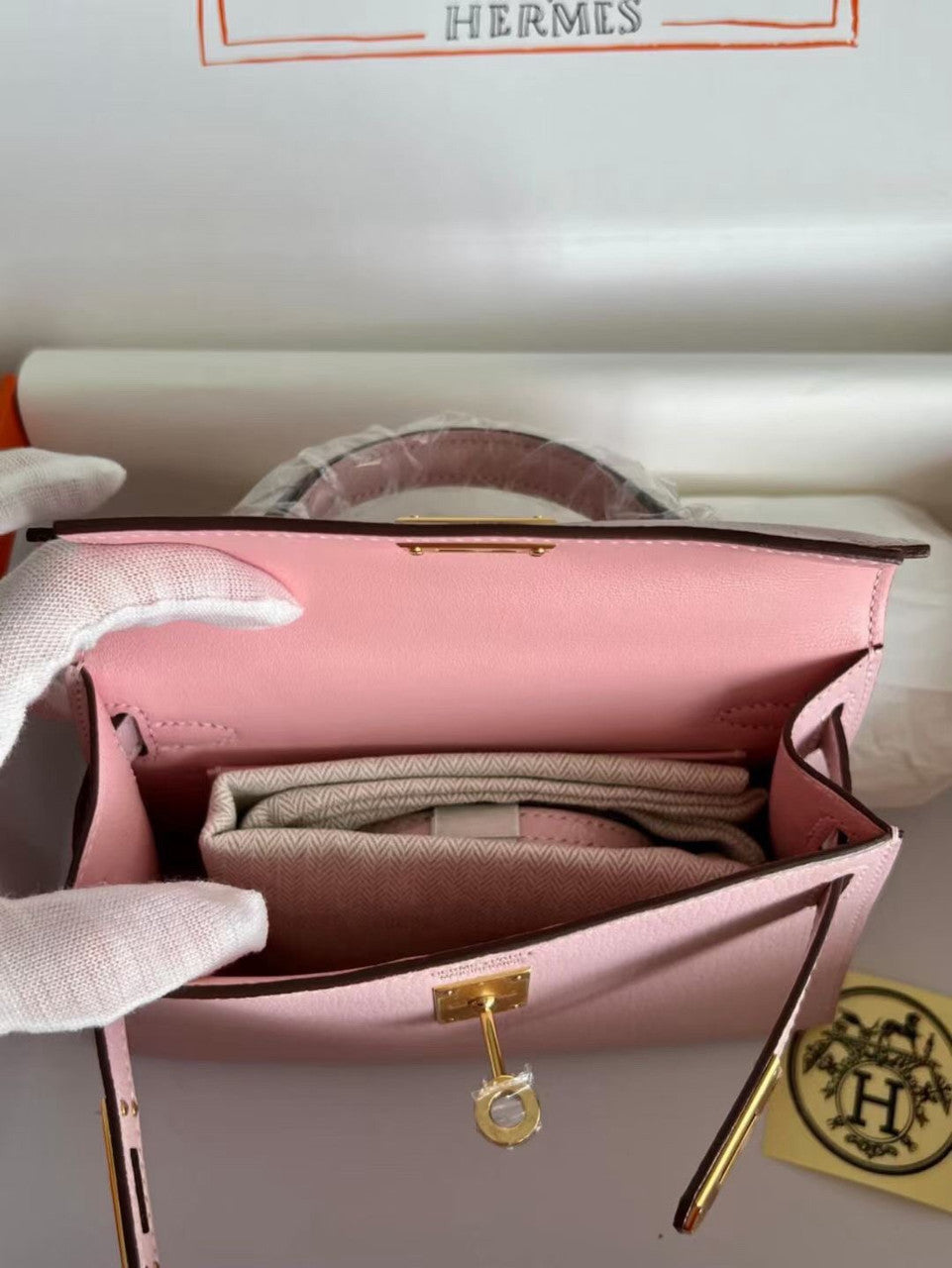 Hermès  Sakura Pink Mini Kelly II Chevre  Mysore Leather Gold  hardware