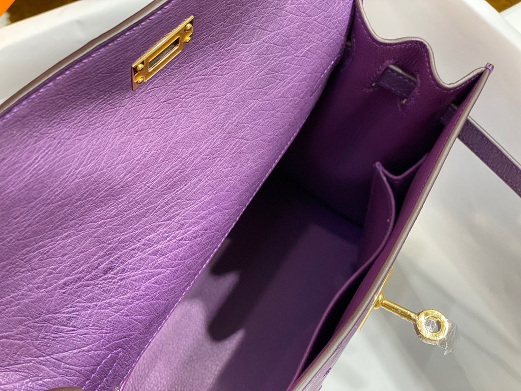 Hermès Kelly 25 Anemone Ostrich With Gold Hardware Hermes