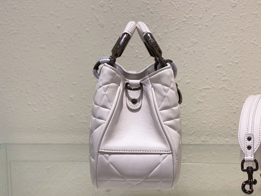 [Priority Release] Christian Dior The lady Dior 95.22 Bag Medium White