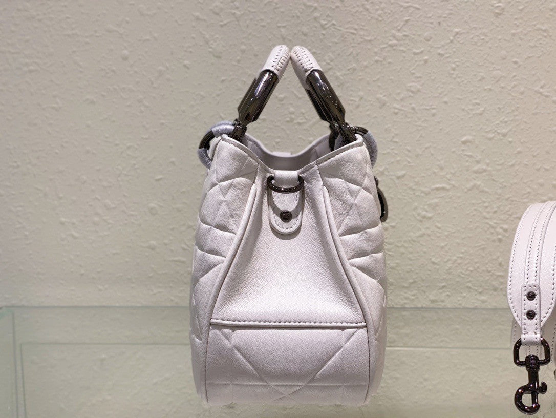 [Priority Release] Christian Dior The lady Dior 95.22 Bag Medium White