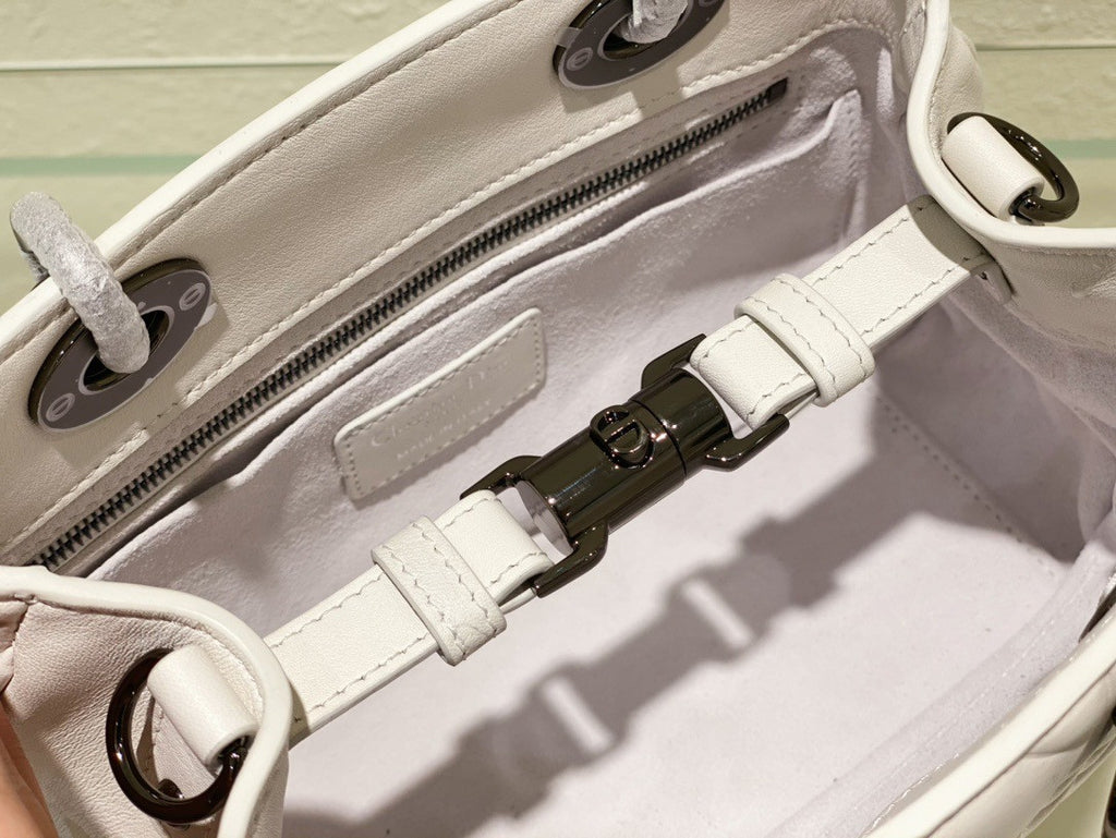 [Priority Release] Christian Dior The lady Dior 95.22 Bag Medium White