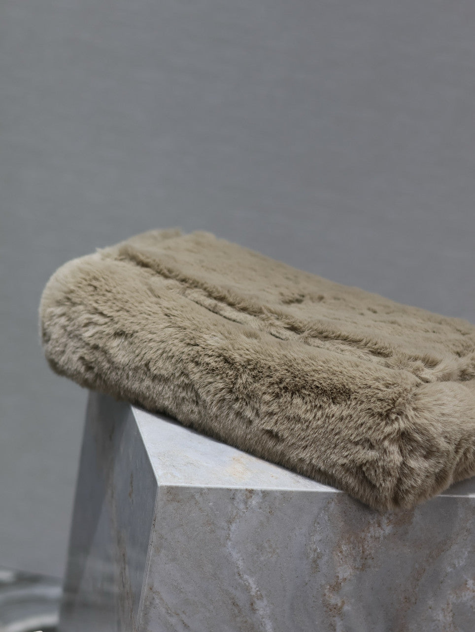 Saint Laurent NIKI LARGE IN SHEARLING BEIGE Saint Laurent