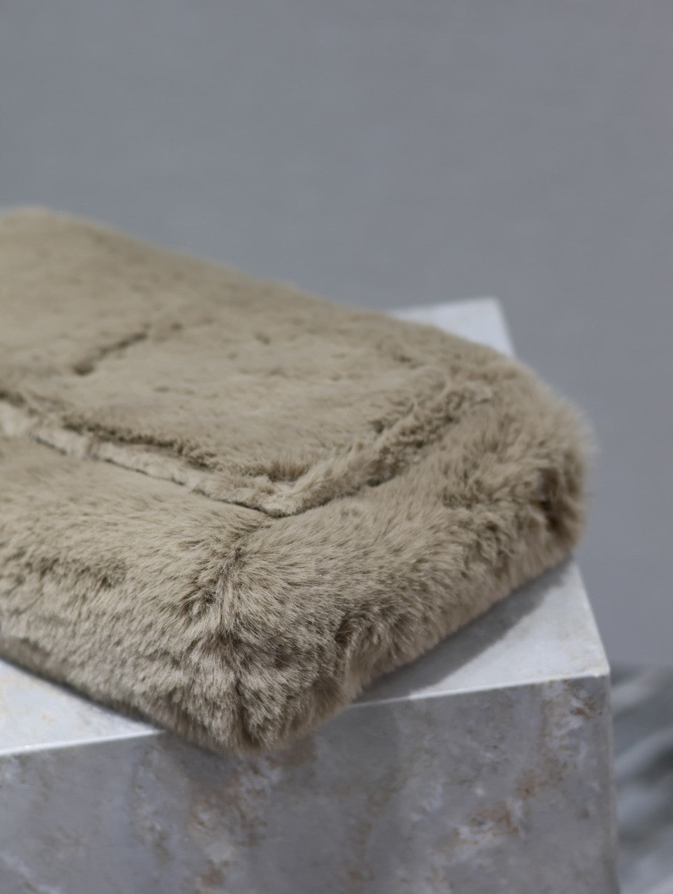 Saint Laurent NIKI LARGE IN SHEARLING BEIGE Saint Laurent