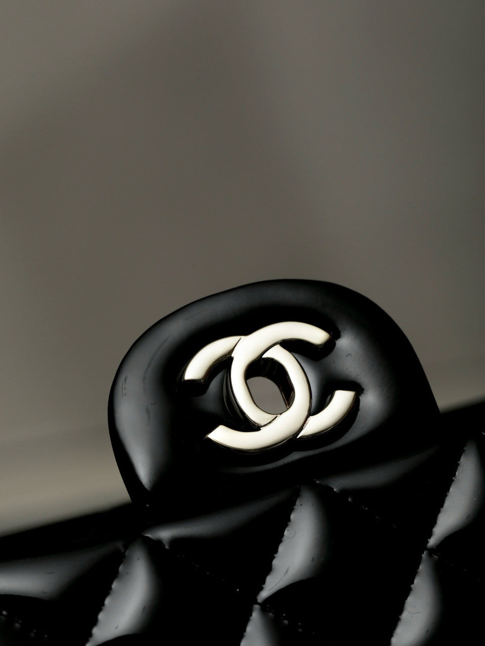 CHANEL FALL-WINTER 2024/25   MINI PATENT CLASSIC HANDBAG WITH TOP HANDLE