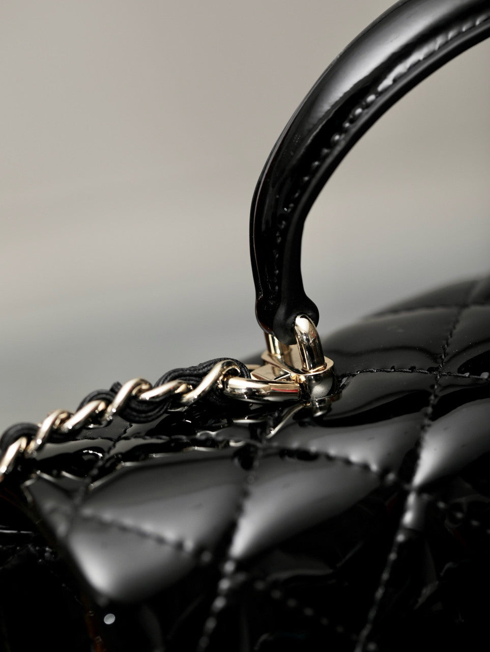 CHANEL FALL-WINTER 2024/25   MINI PATENT CLASSIC HANDBAG WITH TOP HANDLE